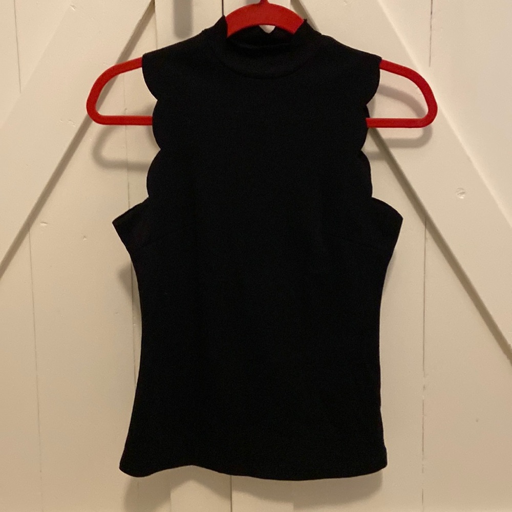 Scalloped Tank Top. Fitted. Black. Medium.